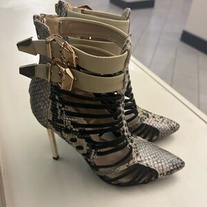 Booties Snake-Print Strappy High Heel  in Beige and Black 8.5 sexy!!Sheikh brand